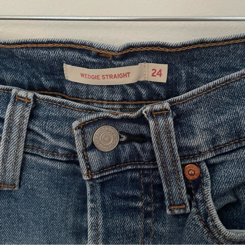 Levi's Women's Wedgie Straight Jeans - Picture 6 of 7